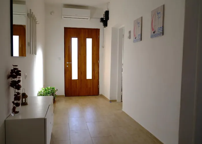 Klara Apartment *