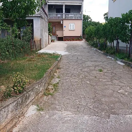 Apartment Klara Posedarje