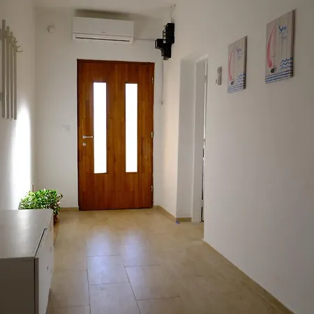 Klara Apartment *