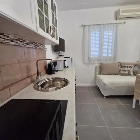 Klara Apartment *
