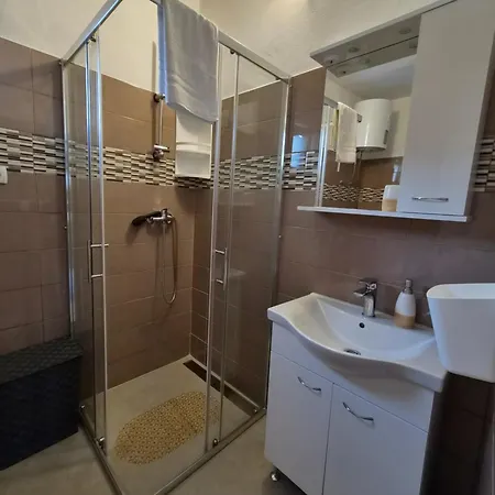 Klara Apartment *